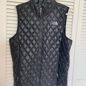 The North Face Quilted Puffer Vest - Thin Layer